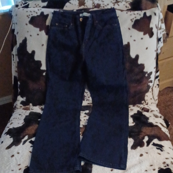 Levi's Blue Boot Cut Jeans with Iconic Design - Picture 4 of 7